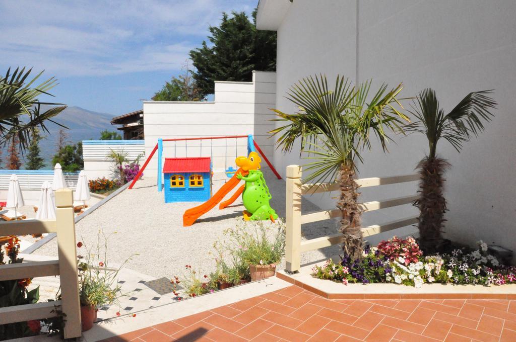 Coral Hotel & Resort Radhimë Exterior foto