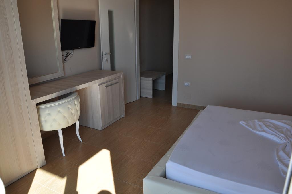 Coral Hotel & Resort Radhimë Quarto foto