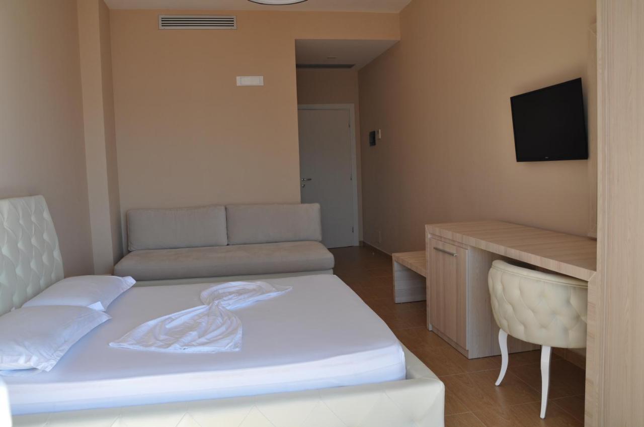 Coral Hotel & Resort Radhimë Quarto foto